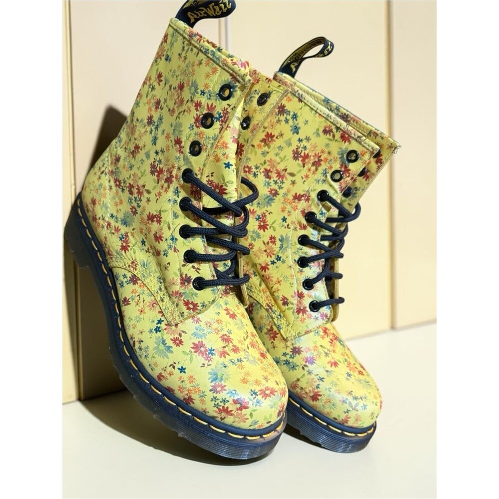 Dr. Martens RARE NIB 1460 Sun Yellow Little Flowers Floral Boots Women's size 9 - Picture 6 of 16